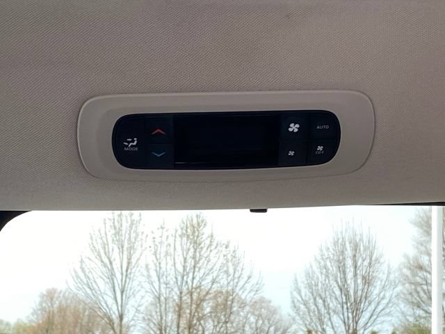Used 2024 Chrysler Pacifica Touring-L FWD image 17