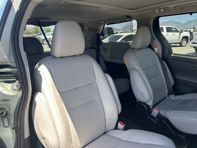 Used 2015 Toyota Sienna Limited AWD/4WD image 30