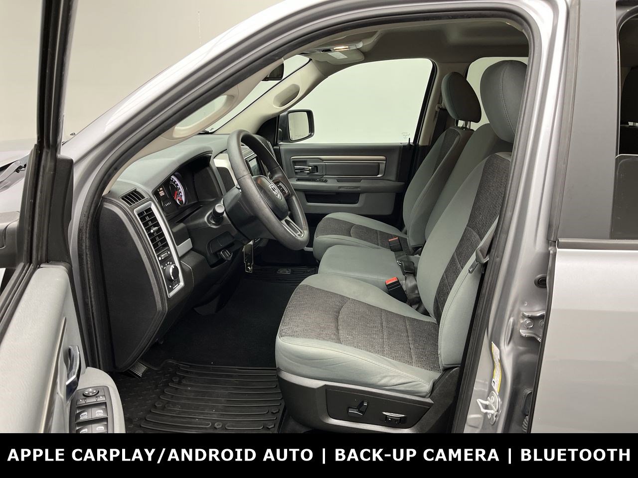 Used 2020 RAM 1500 Classic SLT AWD/4WD image 3