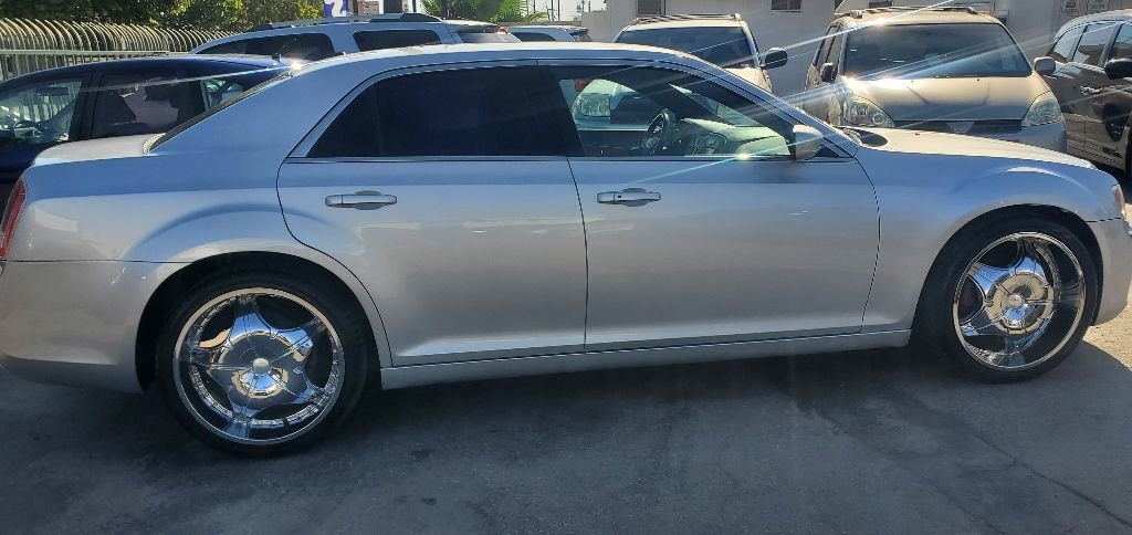 Used 2012 Chrysler 300 image 6