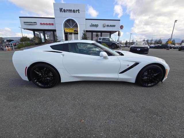 Used 2019 Chevrolet Corvette Stingray Coupe w/ 1LT RWD image 2
