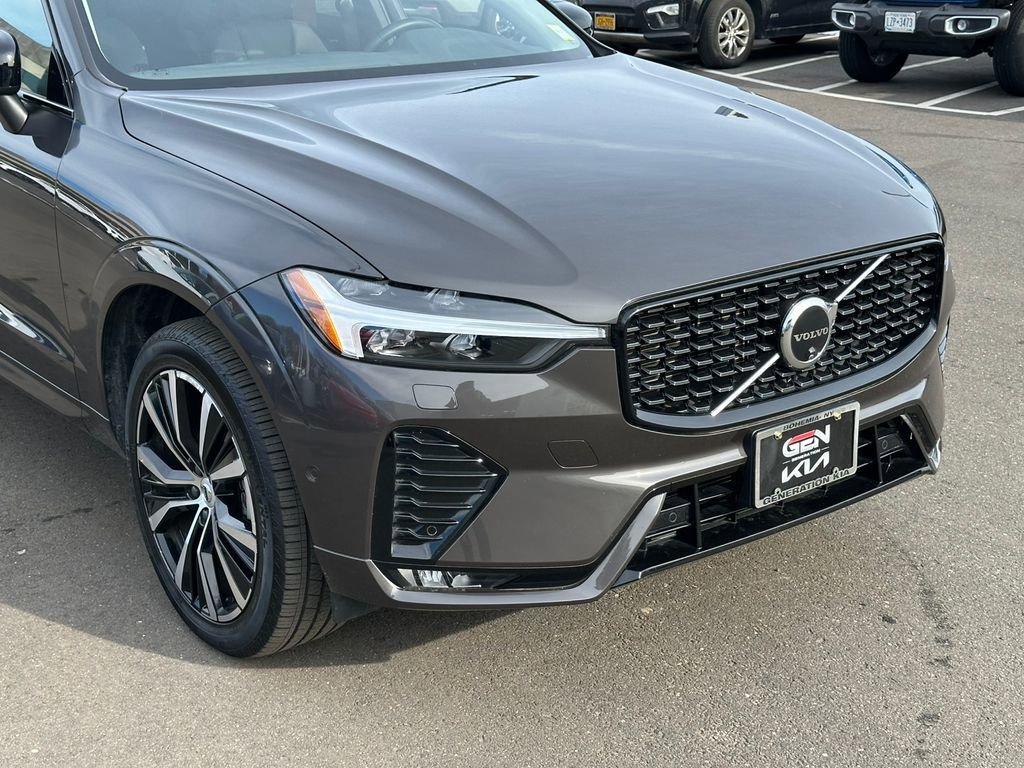Used 2025 Volvo XC60 B5 Plus image 2