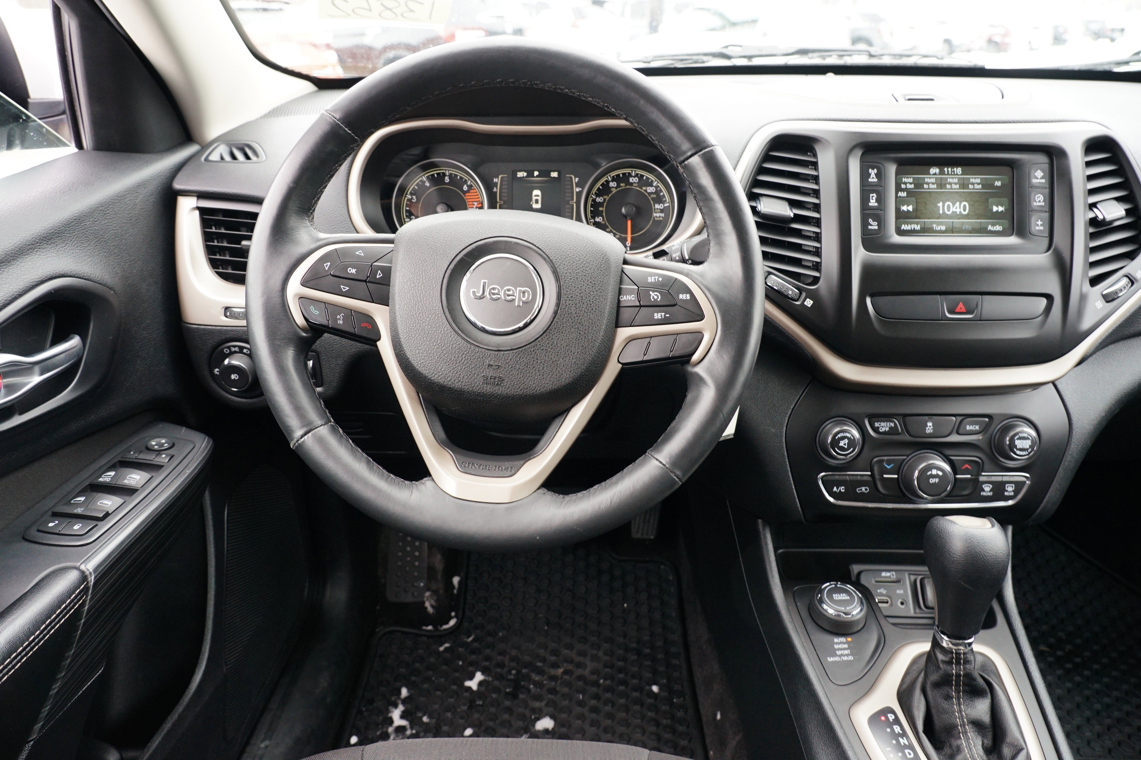 Used 2016 Jeep Cherokee Latitude w/ Cold Weather Group image 20