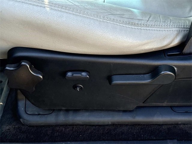 Used 2007 GMC Sierra 2500 SLE w/ EZ-Lift Tailgate Package image 26