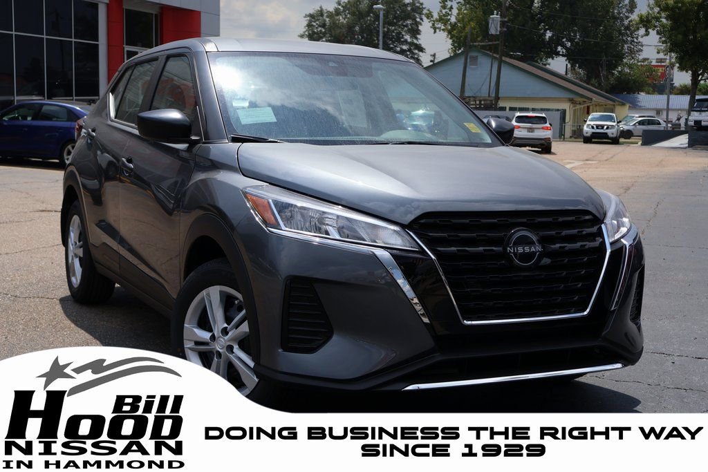 New 2025 Nissan Kicks Play S image 1