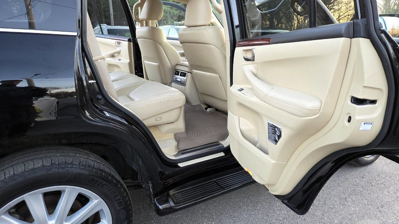 Used 2011 Lexus LX 570 4WD image 40