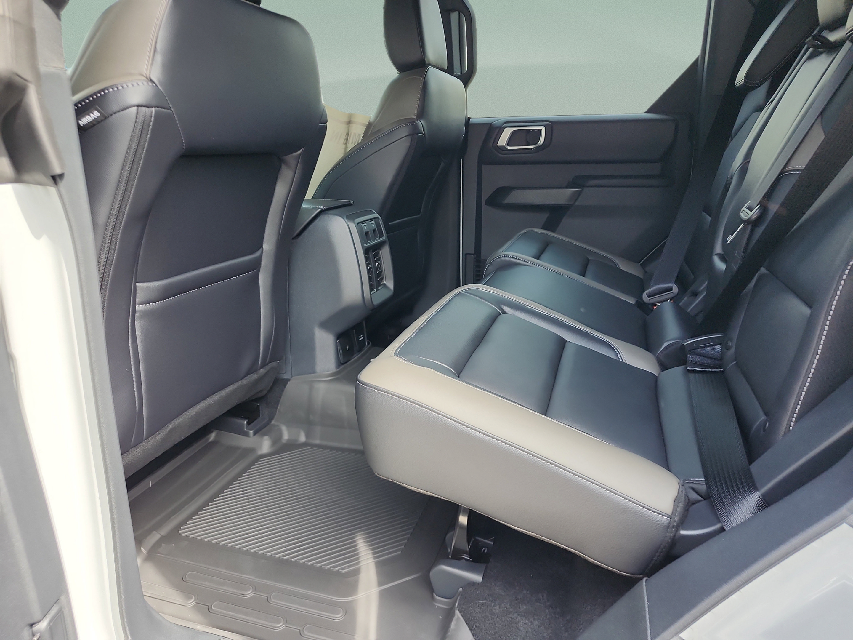 New 2026 Ford Bronco Outer Banks w/ Sasquatch Package AWD/4WD image 16