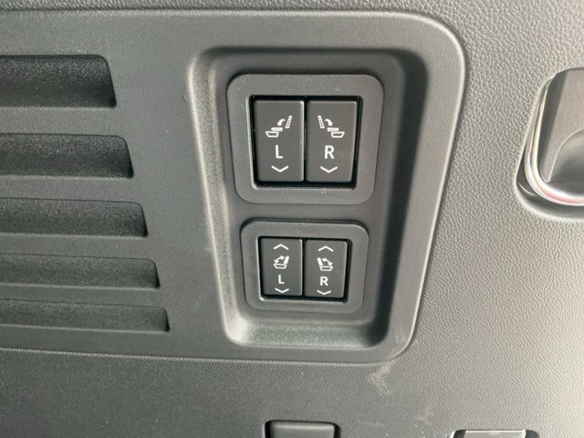 New 2026 Chevrolet Traverse RS image 18