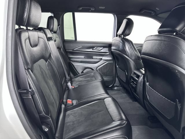 Used 2023 Jeep Grand Cherokee Altitude AWD/4WD image 28