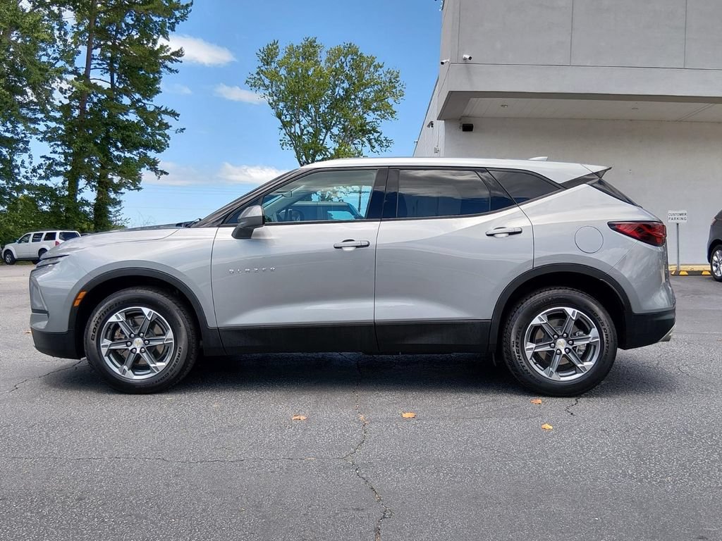 Used 2025 Chevrolet Blazer LT AWD/4WD image 7