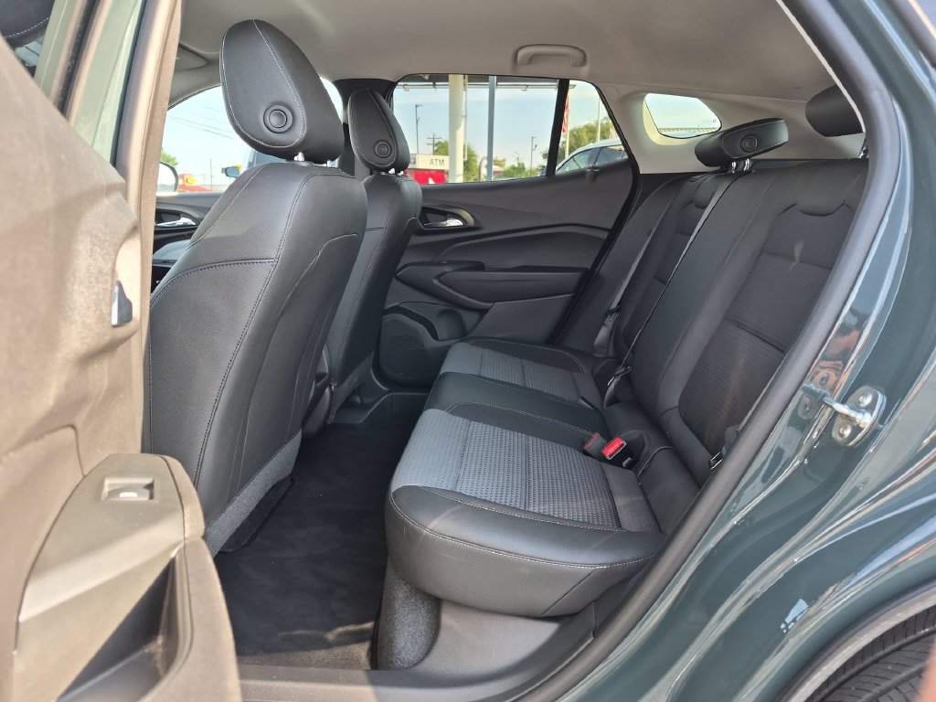 Certified 2025 Chevrolet Trax LT FWD image 22