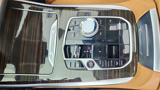Used 2025 BMW X7 xDrive40i w/ Executive Package image 53