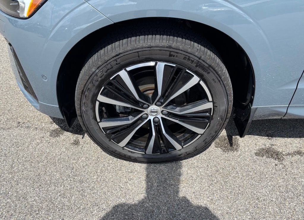 Certified 2024 Volvo XC60 B5 Plus w/ Protection Package Premier AWD/4WD image 32