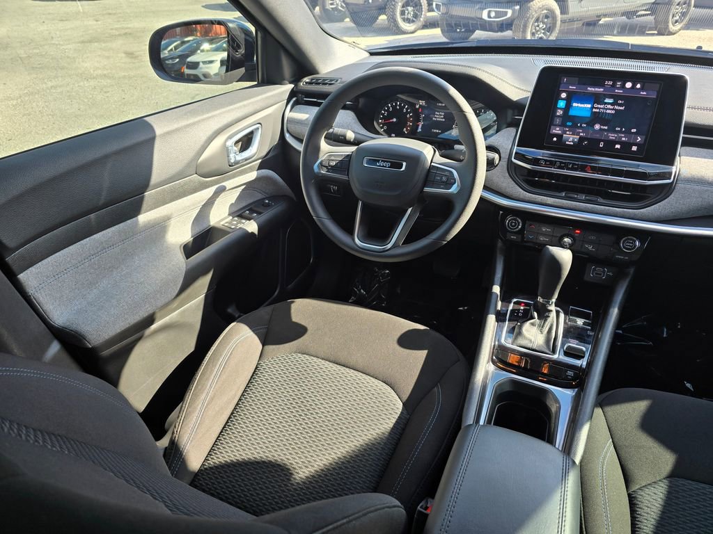 Used 2025 Jeep Compass Sport image 32
