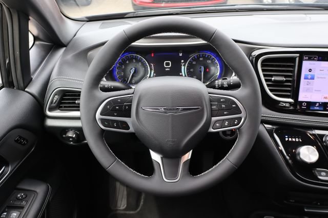 Used 2026 Chrysler Pacifica Select AWD/4WD image 21