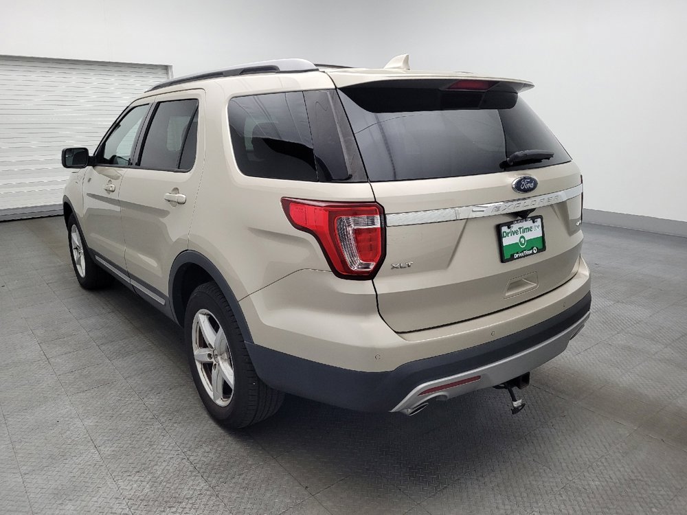 Used 2017 Ford Explorer XLT image 5