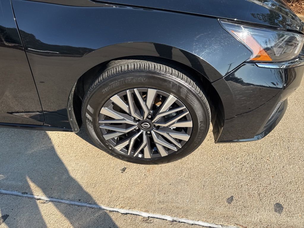 Used 2025 Nissan Altima 2.5 SV image 2