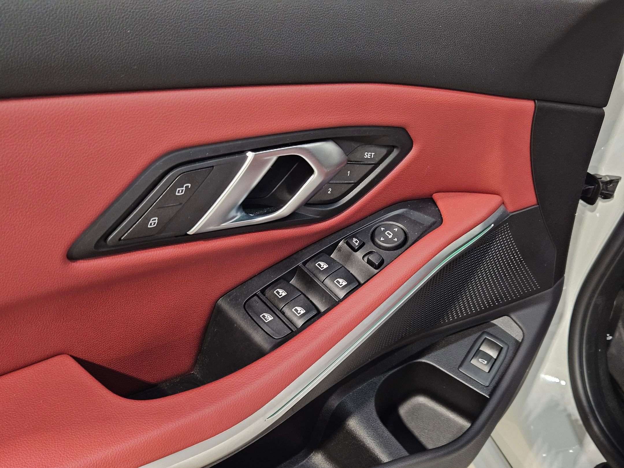 Used 2025 BMW 330i Sedan w/ Premium Package image 21