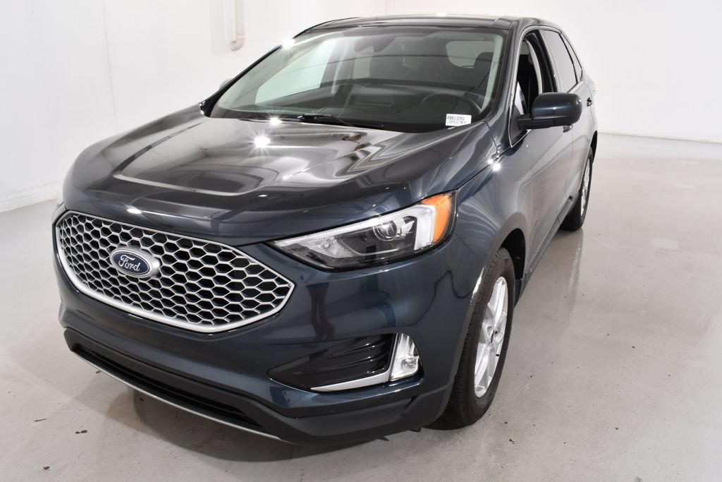 Used 2023 Ford Edge SEL w/ Convenience Package AWD/4WD image 2