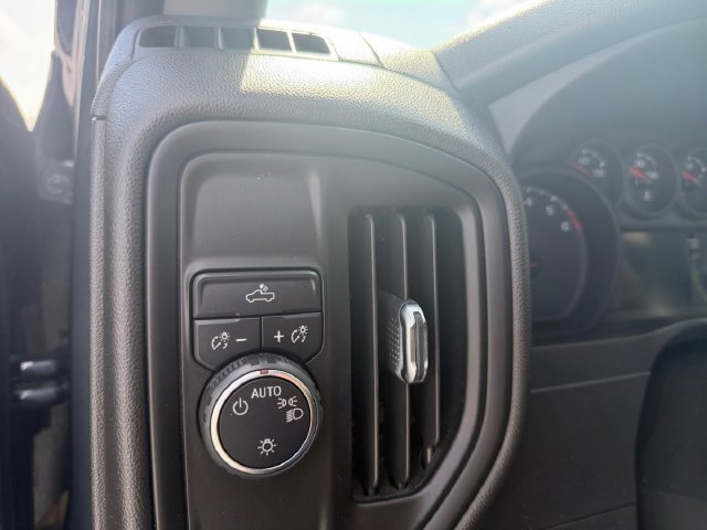 Used 2020 Chevrolet Silverado 1500 Custom w/ Custom Value Package RWD image 12