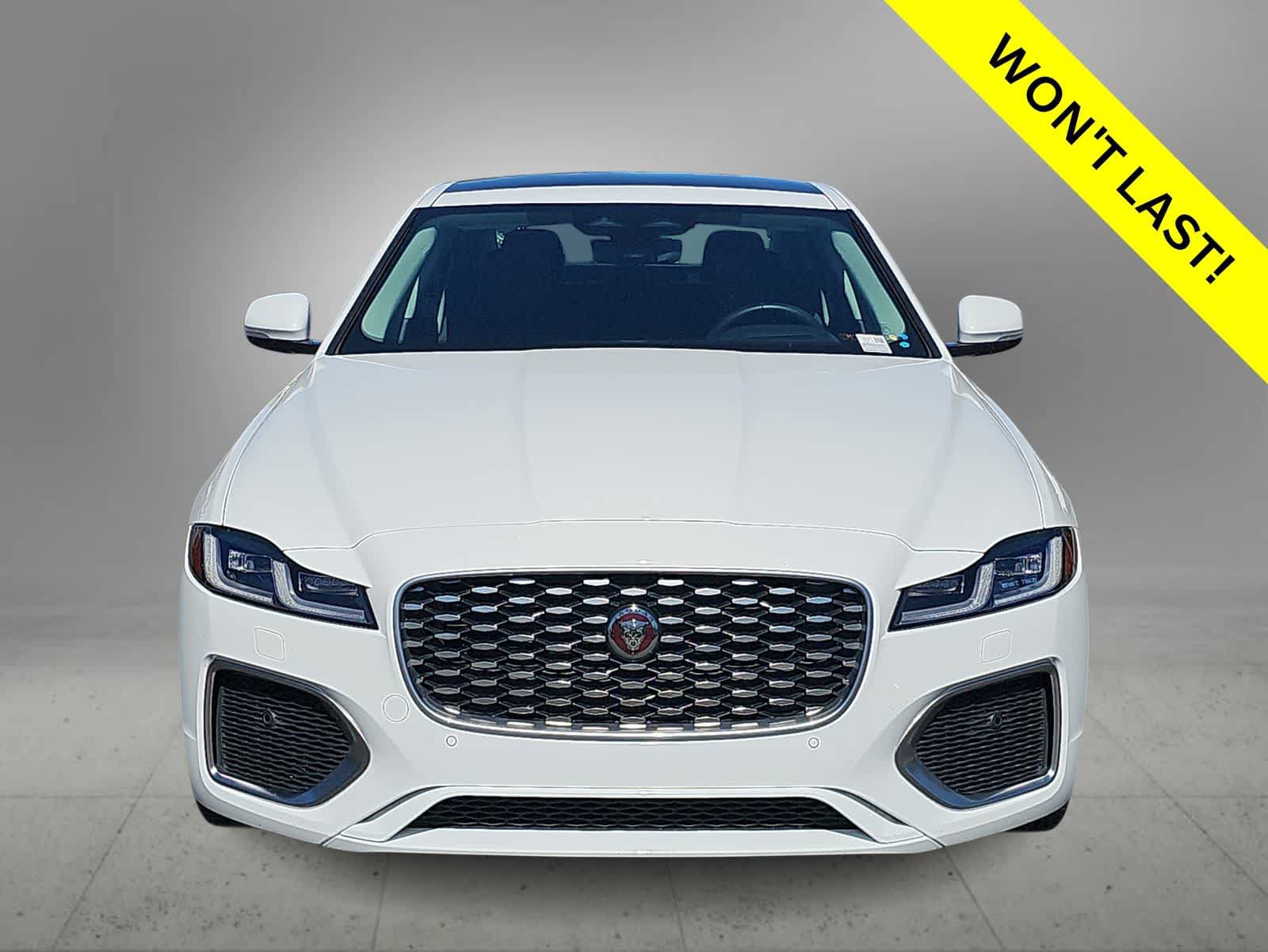 Used 2022 Jaguar XF SE RWD image 3
