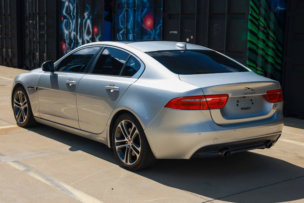 Used 2017 Jaguar XE Premium RWD image 7