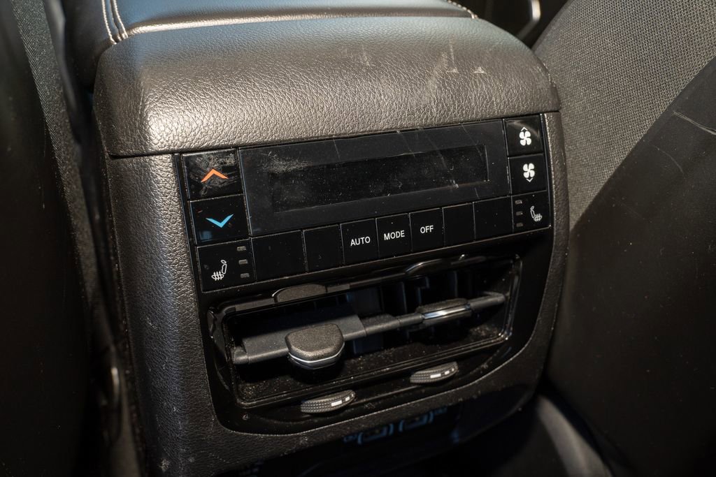 Used 2022 Jeep Grand Cherokee L Limited image 8