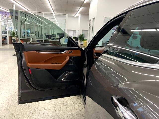 Used 2017 Maserati Levante S image 31