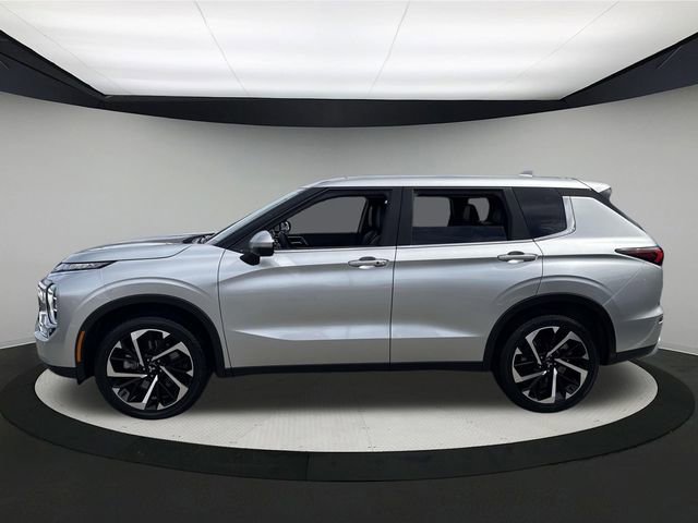 Used 2024 Mitsubishi Outlander SE Black Edition image 13