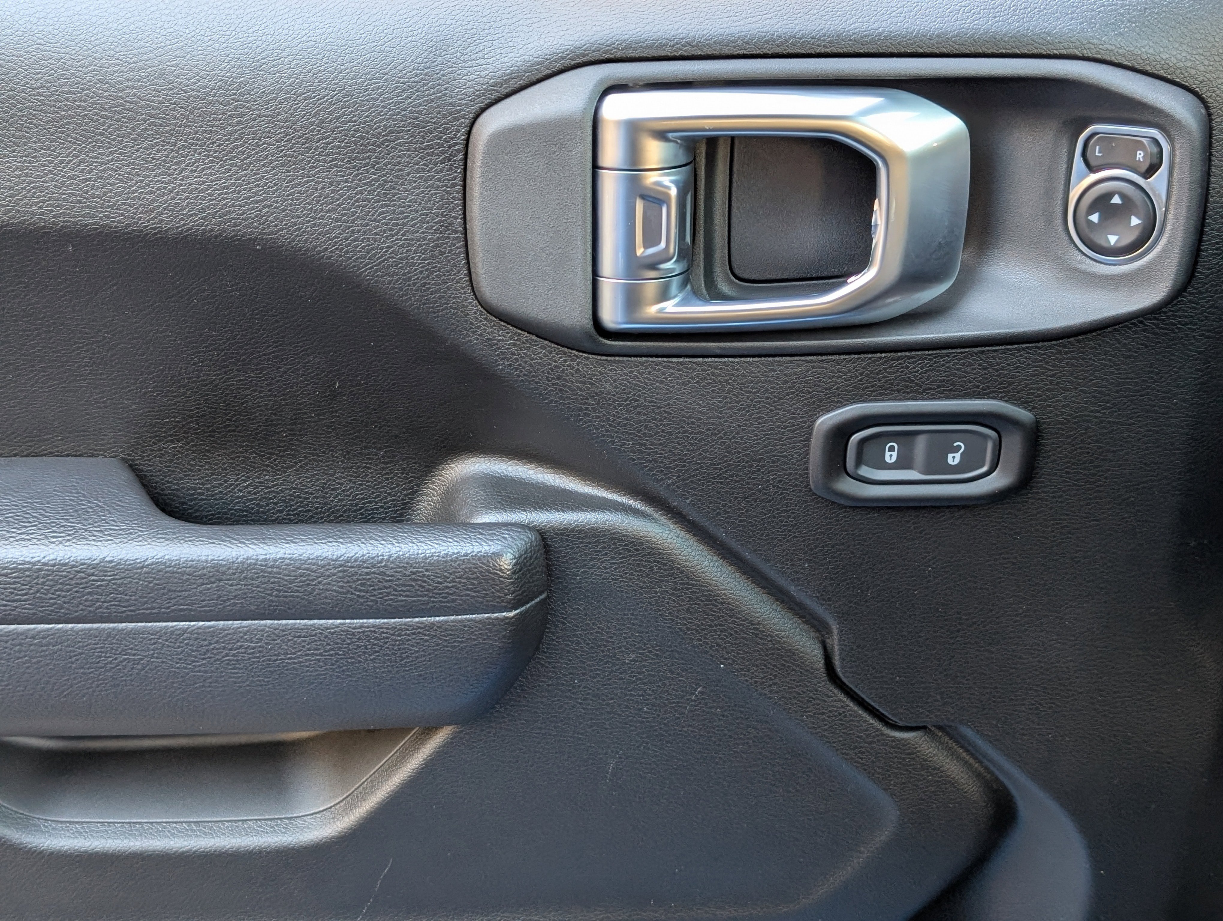 Used 2023 Jeep Wrangler Unlimited Sport image 15