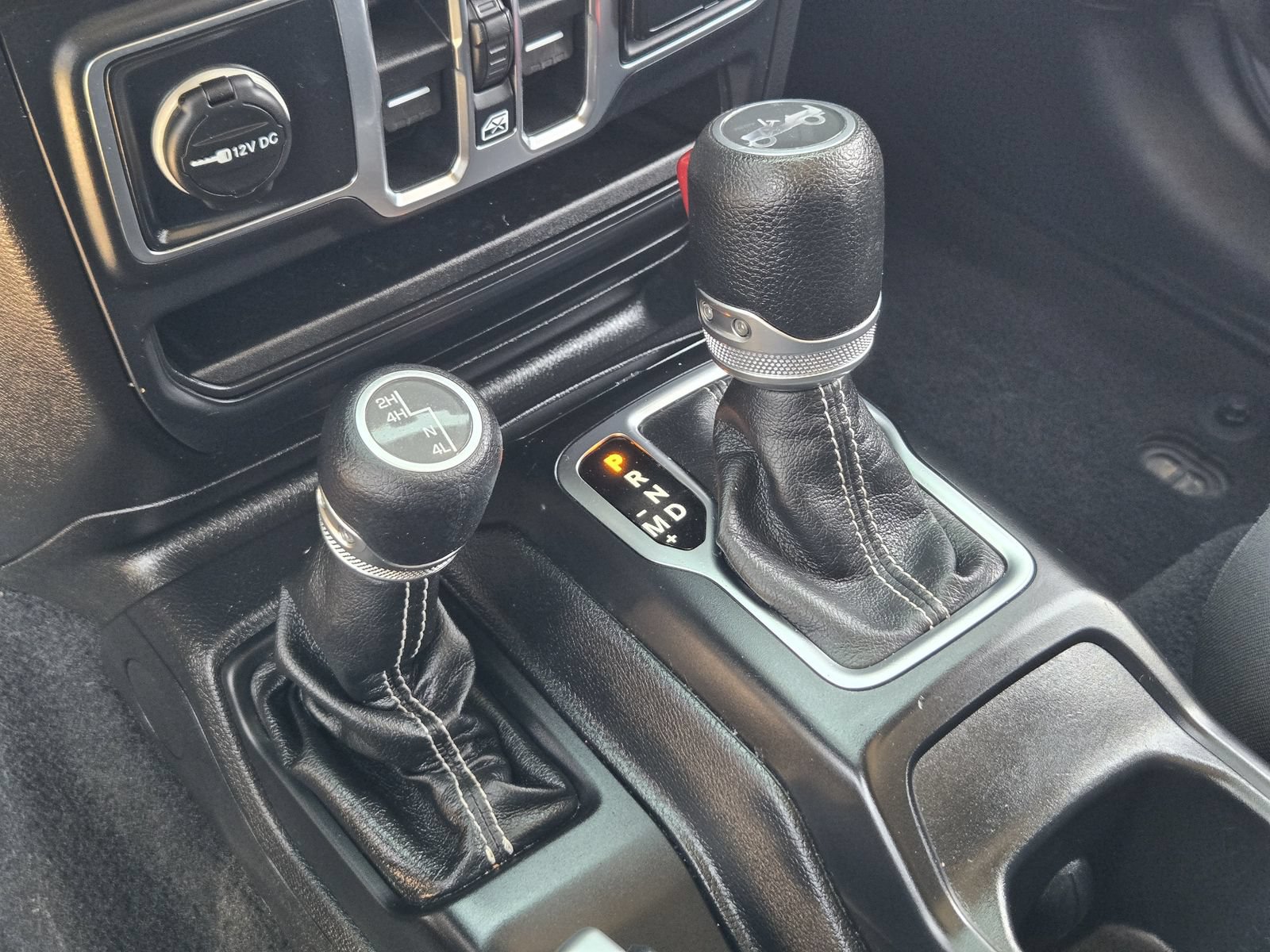 Used 2018 Jeep Wrangler Unlimited Sahara AWD/4WD image 19