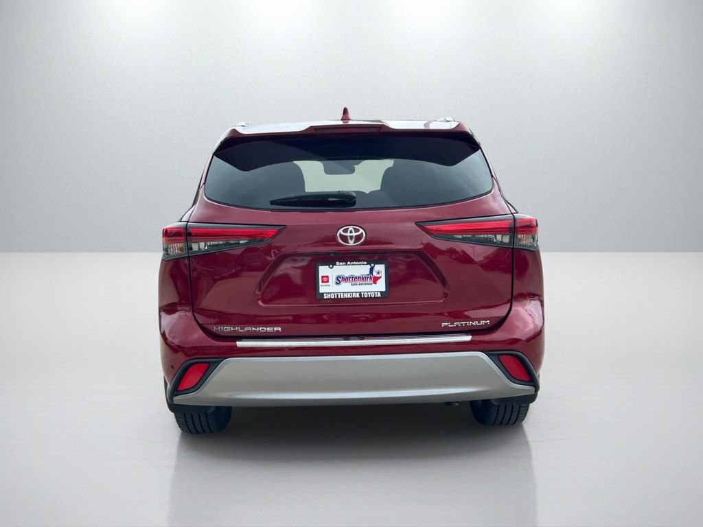 Used 2023 Toyota Highlander Platinum FWD image 6