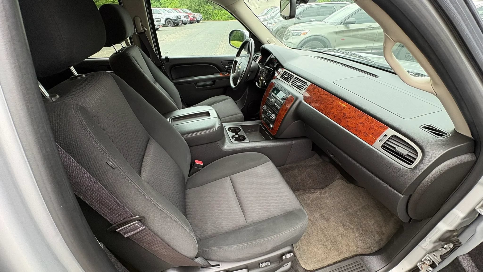 Used 2014 Chevrolet Suburban LS w/ All-Star Edition AWD/4WD image 32