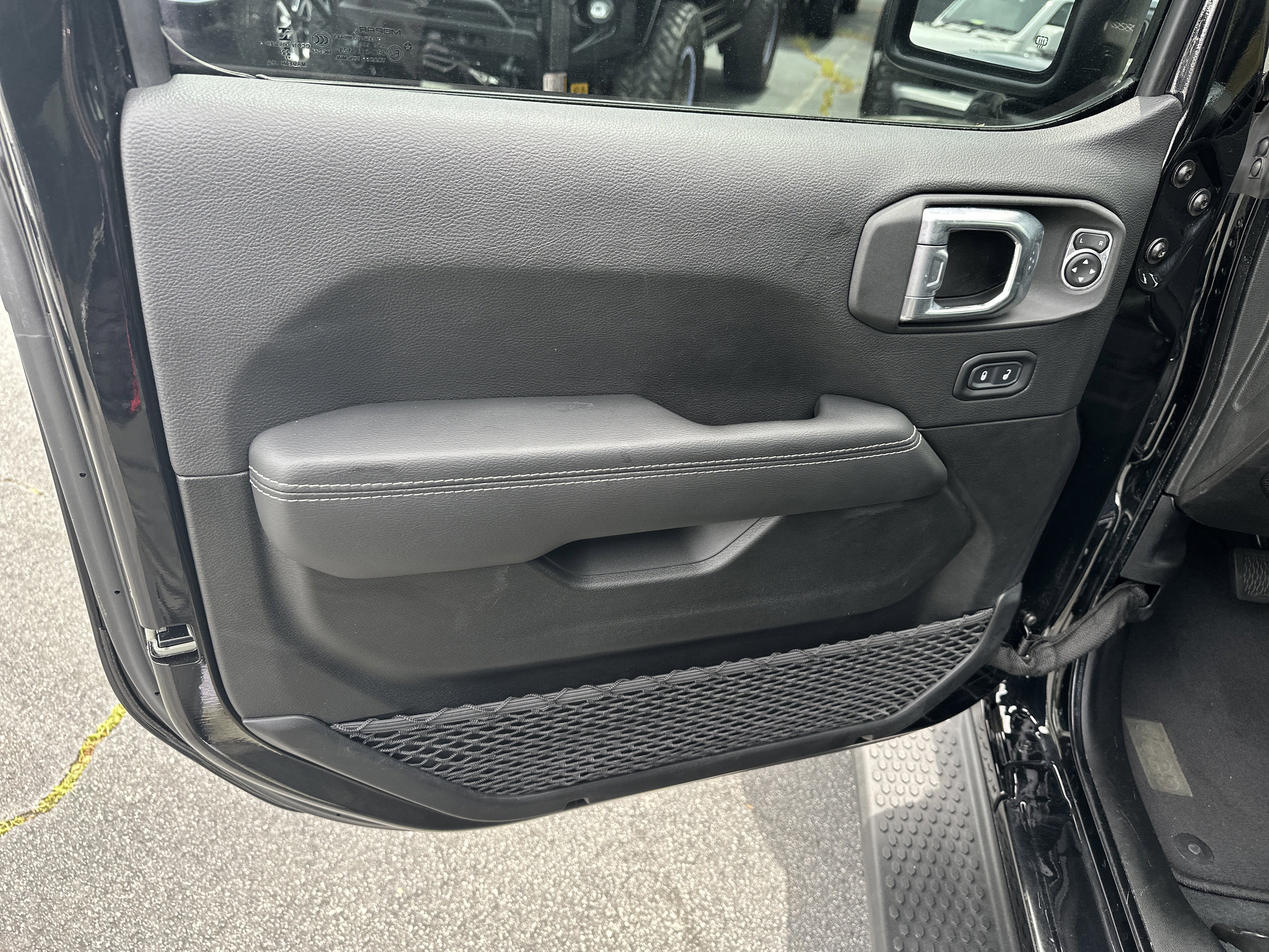 Used 2023 Jeep Wrangler Sahara w/ Cold Weather Group image 12