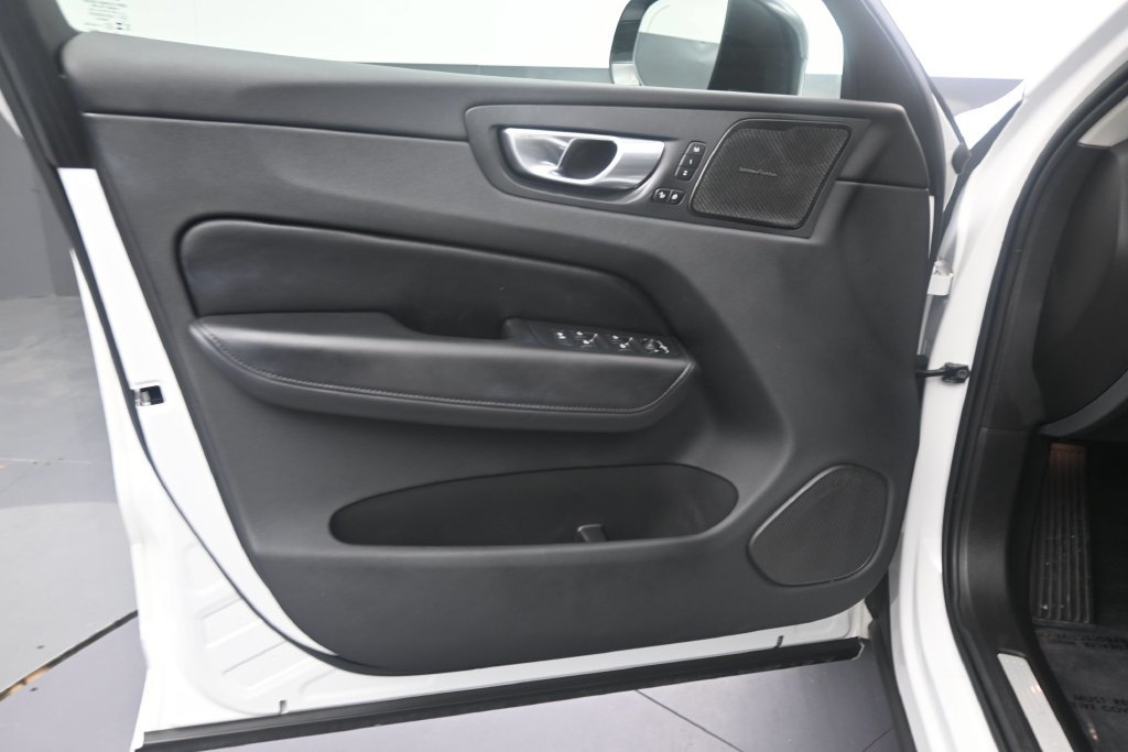 Certified 2024 Volvo XC60 B5 Plus AWD/4WD image 10