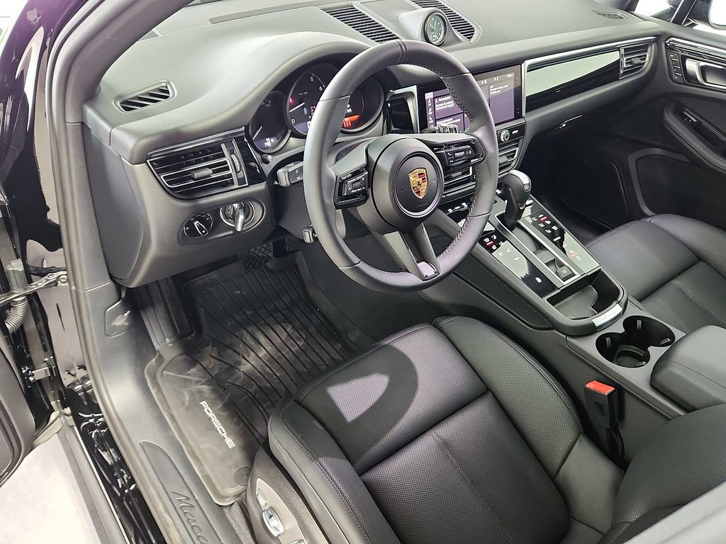 New 2026 Porsche Macan AWD/4WD image 4