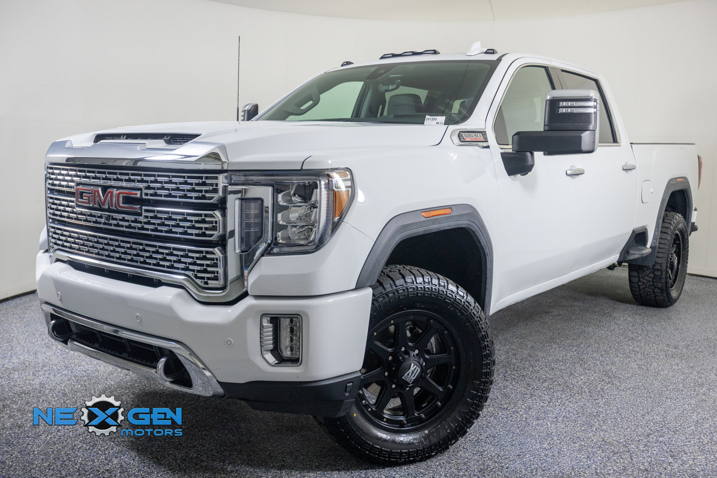 Used 2022 GMC Sierra 3500 Denali w/ Technology Package AWD/4WD image 4