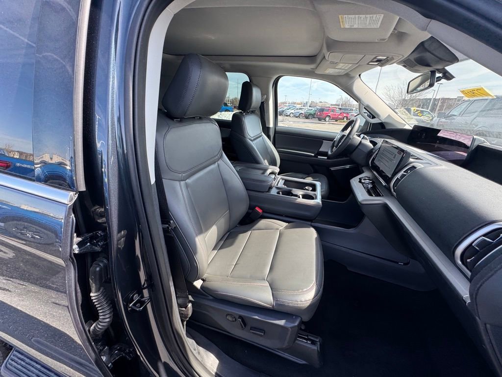 Certified 2025 Ford Expedition Active AWD/4WD image 15