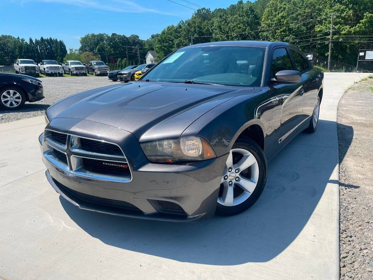 Used 2014 Dodge Charger SE RWD image 3