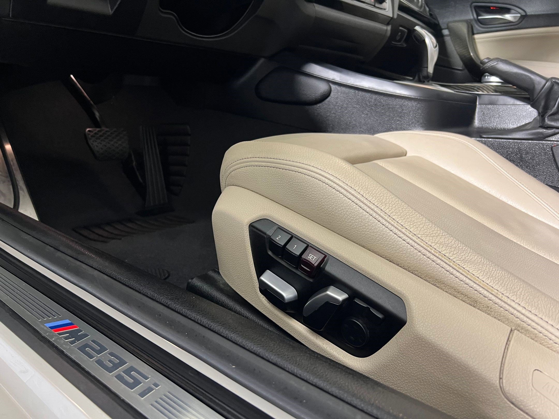 Used 2016 BMW M235i Convertible image 13