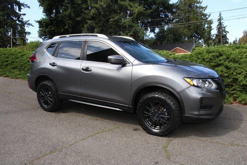 Used 2018 Nissan Rogue SV AWD/4WD image 2