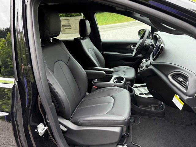 New 2026 Chrysler Pacifica Select image 25