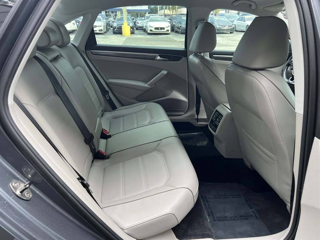 Used 2017 Volkswagen Passat 1.8T SE w/ SE Lighting Package FWD image 16