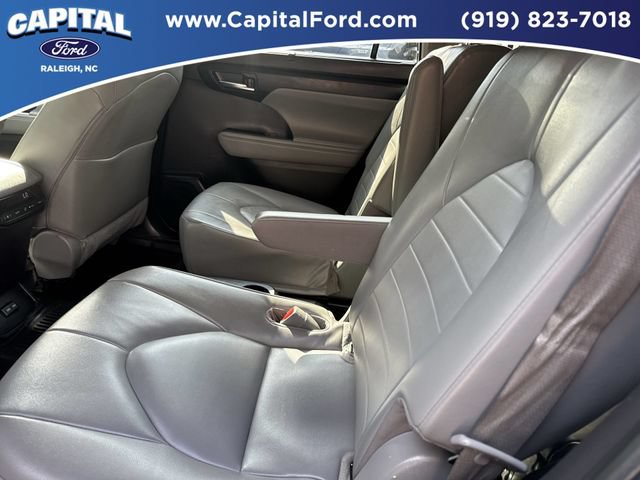 Used 2023 Toyota Highlander XLE AWD/4WD image 18