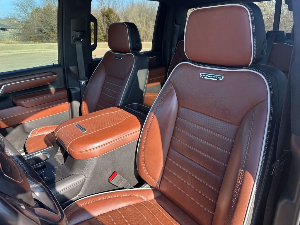 Used 2024 GMC Sierra 3500 Denali Ultimate image 17