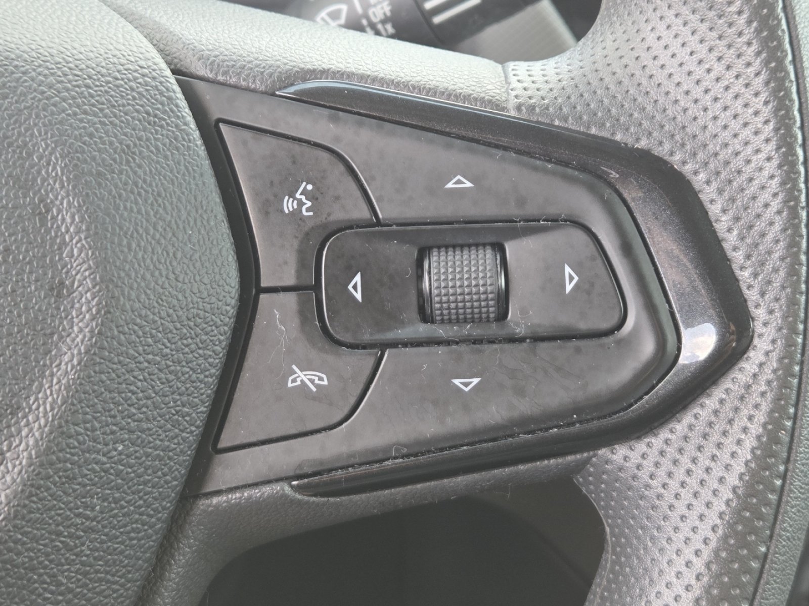 Used 2021 Chevrolet TrailBlazer LT w/ Sun and Liftgate Package FWD image 32