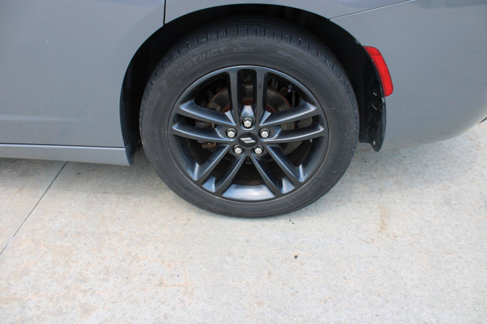 Used 2019 Dodge Charger SXT w/ Blacktop Package AWD/4WD image 12
