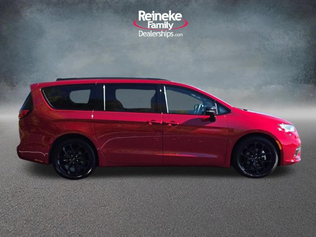 Used 2025 Chrysler Pacifica Limited FWD image 4