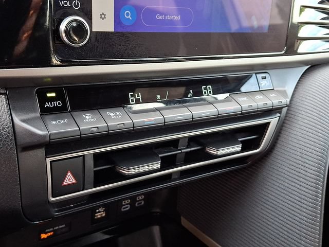 Used 2025 Toyota Camry SE FWD image 15
