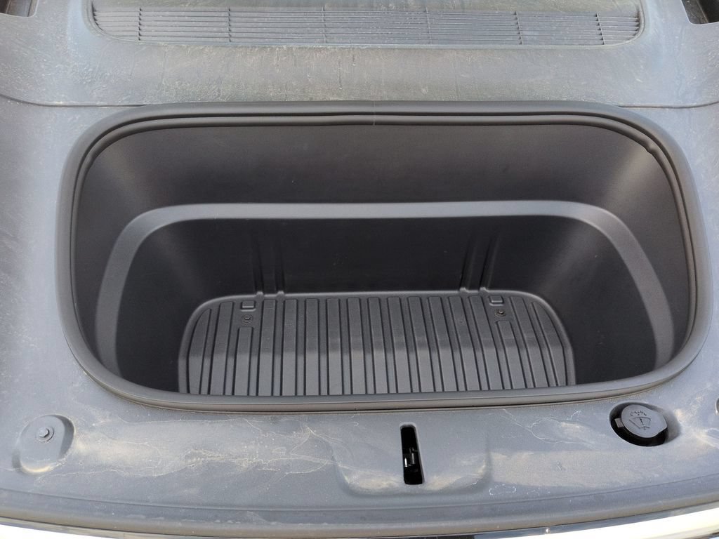Used 2026 Tesla Model Y 2WD image 9